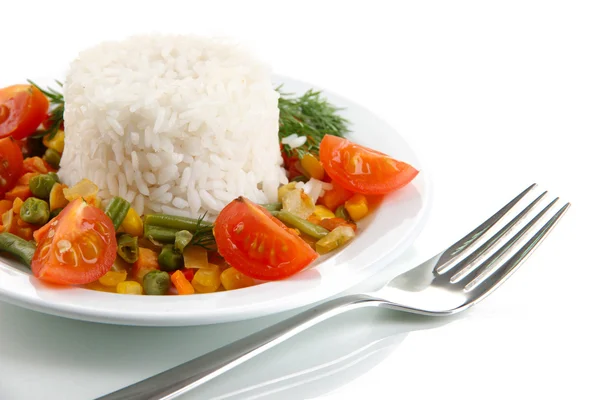 Délicieux risotto aux légumes, isolé sur blanc — Photo