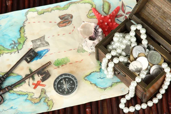 Map of treasures on dark wooden background — Stock Photo, Image