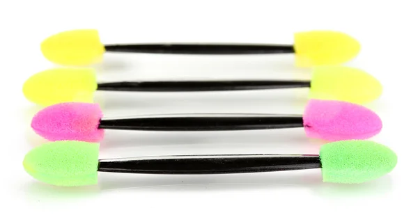 Üzerinde beyaz izole Vakfı için makyaj süngeri fırçalar — Stok fotoğraf