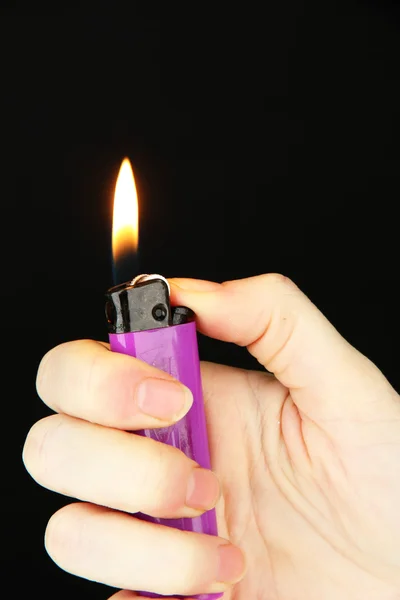 Acendedor em chamas na mão feminina, isolado em preto — Fotografia de Stock