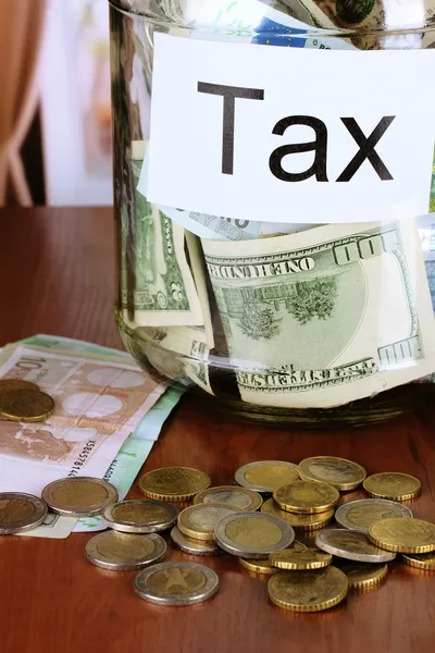 Dinero en el banco en el fondo de la habitación —  Fotos de Stock