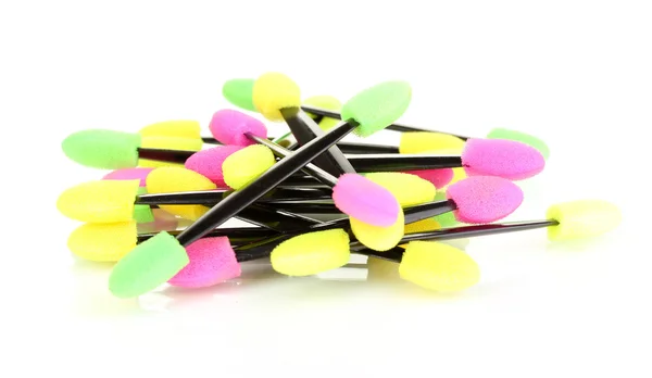 Cepillos de esponja de maquillaje para cimentación aislada en blanco — Foto de Stock