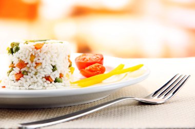 kafede masada sebzeler lezzetli risotto