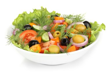 taze salata tabağı üzerinde beyaz izole içinde