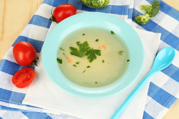 Diet soup with vegetables in pan on wooden table close-up — Stock Photo, Image
