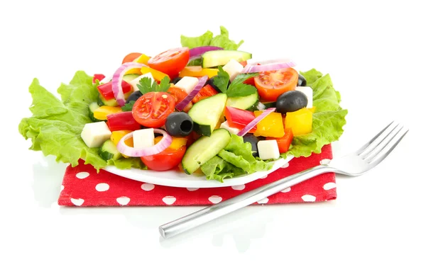 Leckerer griechischer Salat isoliert auf weiß — Stockfoto