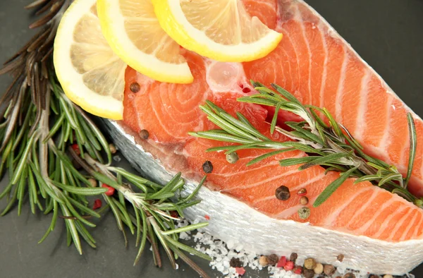 Fresh salmon steak on pan, close up — Stock Photo, Image