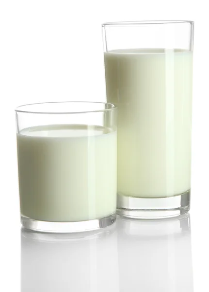 Vasos de leche aislados en blanco —  Fotos de Stock