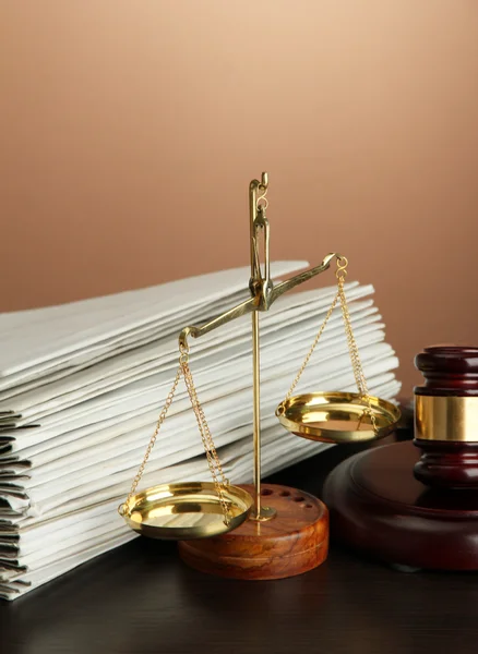 Golden scales of justice, gavel and folders on brown background — Stock Photo, Image