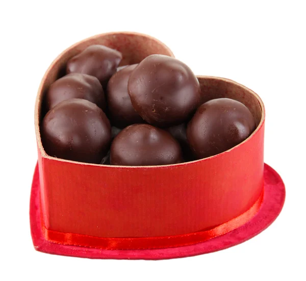 Bonbons au chocolat en coffret cadeau, isolés sur blanc — Photo