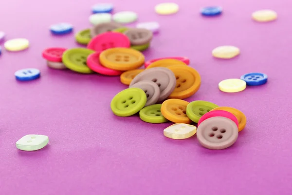 Jasny kolor przycisków na fioletowym tle — Zdjęcie stockowe