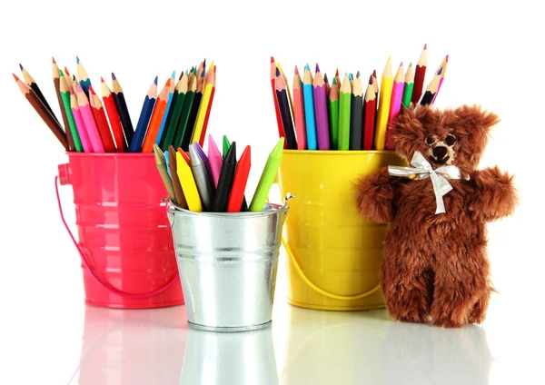 Crayons colorés en trois seaux avec jouet isolé sur blanc — Photo