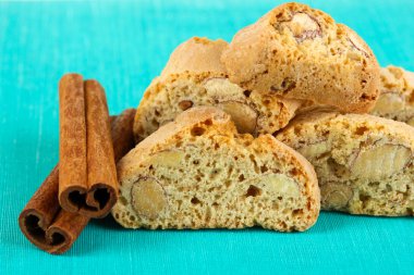 Mavi masada aromatik kurabiye cantuccini