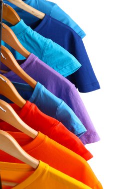 t-shirt bir sürü üzerinde beyaz izole askıları