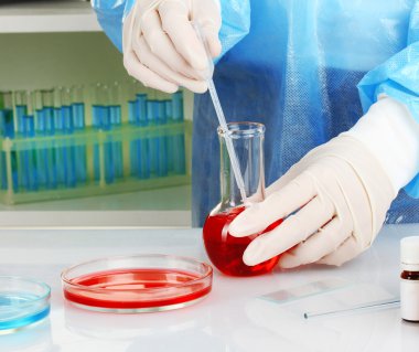 bilim adamı iletken araştırma laboratuvarında yakın çekim