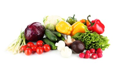 Taze sebzeler beyaz üzerine izole