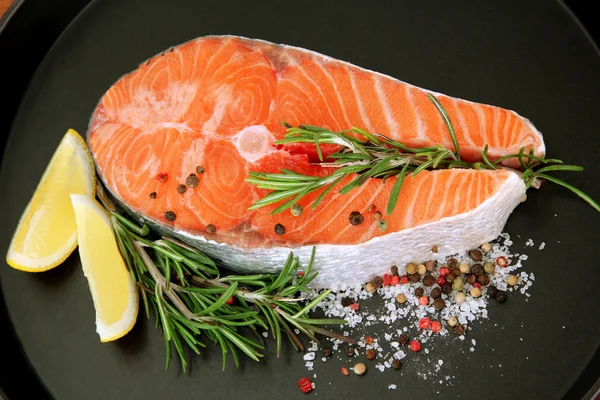 Fresh salmon steak on pan, close up — Stock Photo, Image