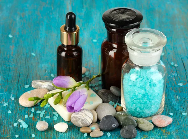 Beautiful spa setting on wooden table close-up — Stock Photo, Image