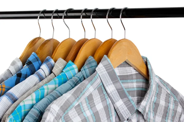 Camisas com laços em cabides de madeira isolados em branco — Fotografia de Stock