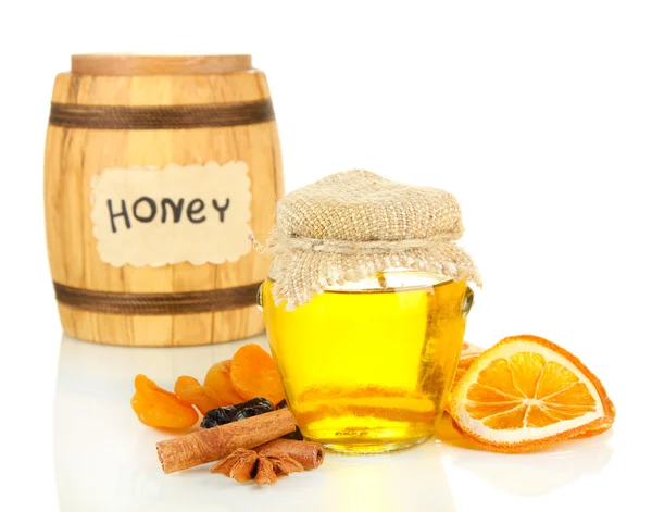 Csupor mézet, fából készült hordó, drizzler és szárított gyümölcsök elszigetelt fehér — Stock Fotó