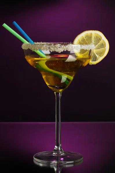 Yellow cocktail in glass on color background — Stock Photo, Image