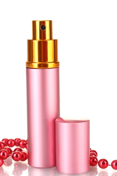 Perfumy dla kobiet w butelkę i koralików, na białym tle — Zdjęcie stockowe