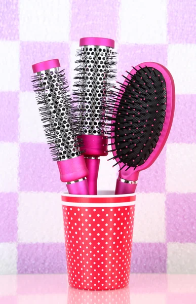 Hair brushes in glass in bathroo — Stock Photo, Image