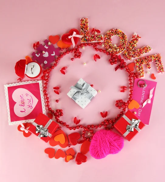 Circular composition Valentine's Day on pink background — Stock Photo, Image