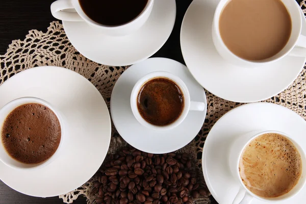 Sortimento de diferentes bebidas de café quente de perto — Fotografia de Stock