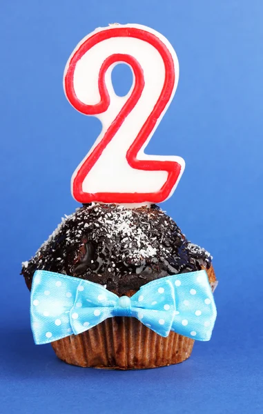 Birthday cupcake with chocolate frosting on blue background — Stock Photo, Image
