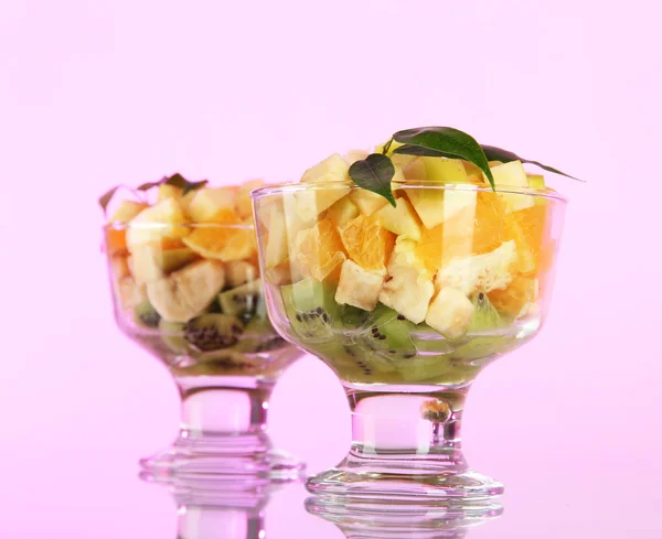 明るい背景のスンデ料理のフルーツ サラダ — ストック写真