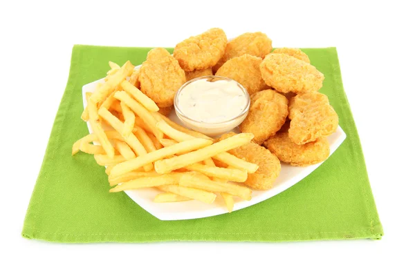 Gebakken kipnuggets met patat en geïsoleerd op witte saus — Stockfoto