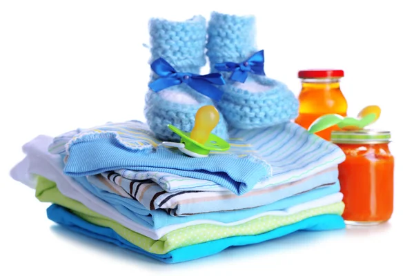 Pilha de roupas de bebê isoladas em branco — Fotografia de Stock