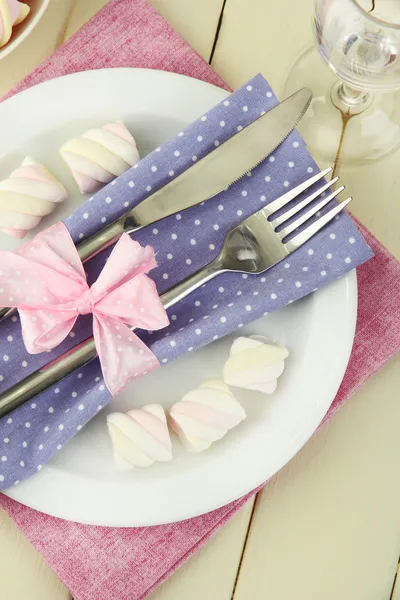 Table setting in violet and pink tones on color wooden background — Stock Photo, Image