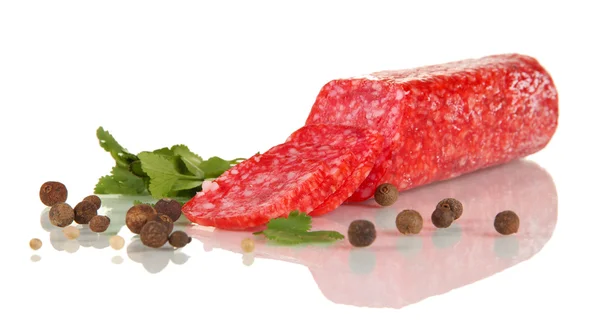 Savoureux salami isolé sur blanc — Photo