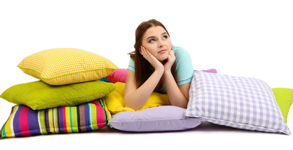 Hermosa joven con almohadas aisladas en blanco — Foto de Stock