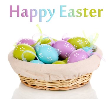 Sepette Beyaz izole renkli Paskalya yumurtaları