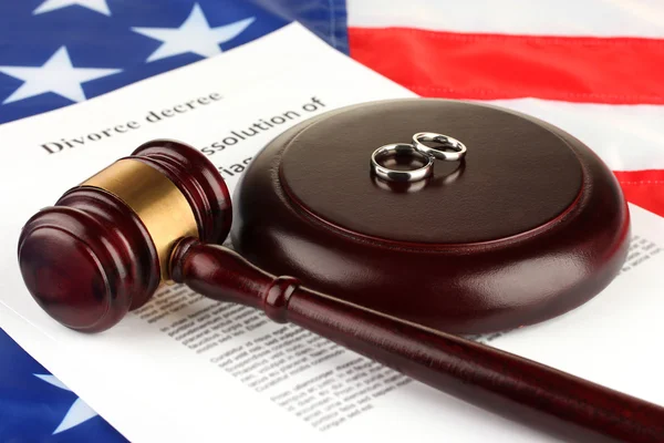 Divorce decree and wooden gavel on american flag background — Stock Photo, Image