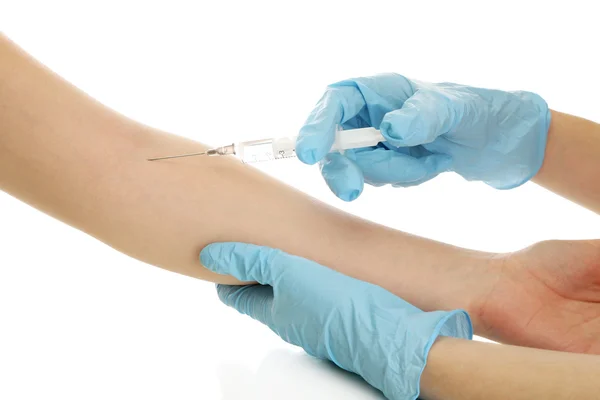 Doktor bir aşı üzerinde beyaz izole hastanın elinde tutarak şırınga — Stok fotoğraf