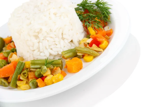 Delizioso risotto con verdure isolate su bianco — Foto Stock