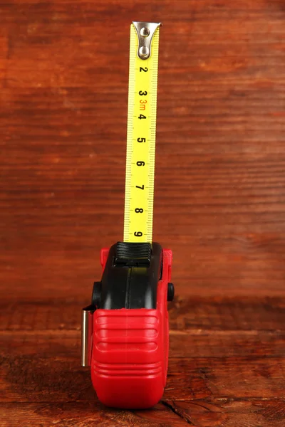 Tape Measure op houten achtergrond — Stockfoto