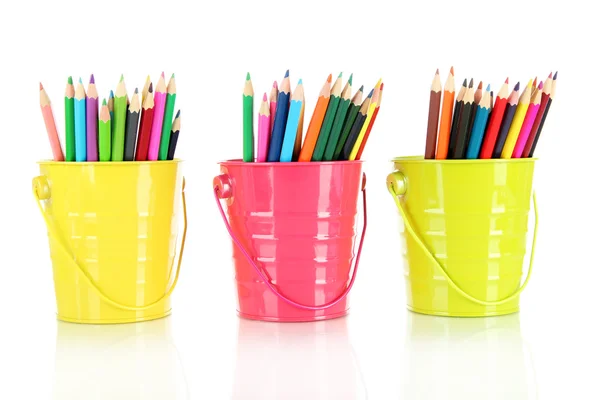 Crayons colorés en trois seaux isolés sur blanc — Photo