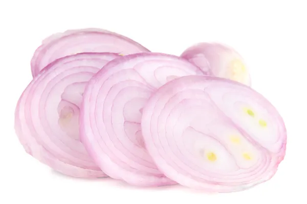 Corte cebolla con anillos aislados en blanco — Foto de Stock