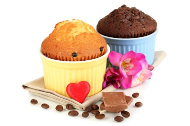 Cupcakes için pişirme üzerinde beyaz izole kase
