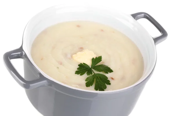 Purée de pommes de terre dans une casserole isolée sur blanc — Photo