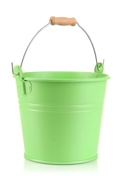 Prázdné zelené kbelík izolovaných na bílém — Stock fotografie
