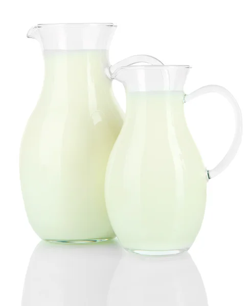Jarros de leite isolados em branco — Fotografia de Stock