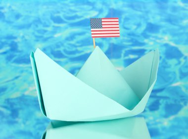 Amerikan bayrağı, mavi arka plan ile gemi. Kolomb Günü.