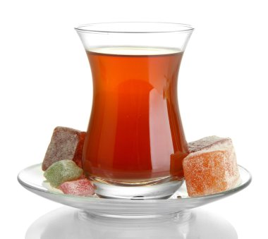 cam üzerine beyaz izole, Türk çayı ve rahat lokum