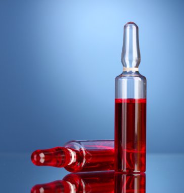 mavi arka plan üzerinde tıbbi ampul